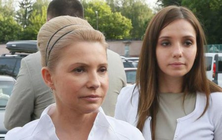 Тимошенко забрала 36-летнюю дочь из столичного роддома. ВИДЕО