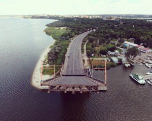 Николаевские мосты в разведенном состоянии. ВИДЕО