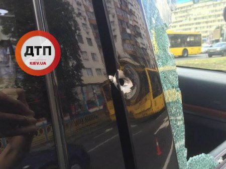 Стрельба в Печерском районе столицы: тяжело ранен мужчина