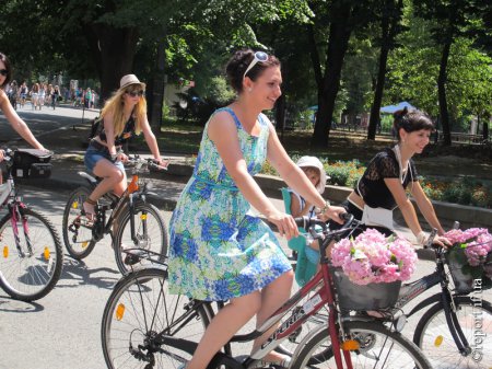 Франковские женщины приняли участие в велопараде. ФОТО
