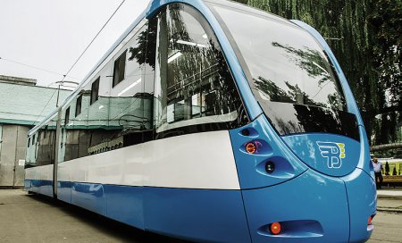 В Виннице заканчивается строительство уникального трамвая-лимузина