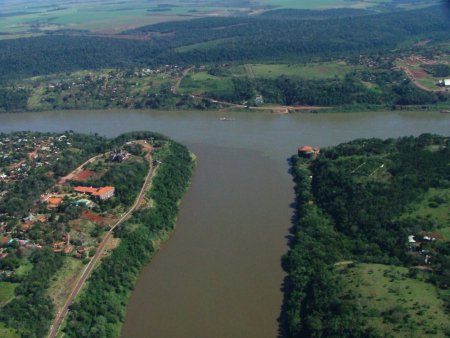 Как выглядят 12 государственных границ между странами. ФОТО 