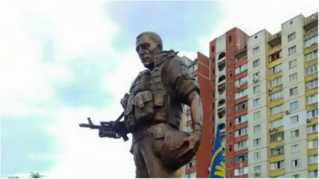 В Киеве открыли памятник воину-добровольцу. ФОТО
