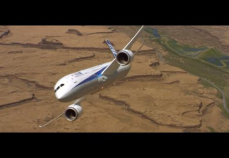 Впечатляющий трюк: вертикальный взлет авиалайнера Boeing. ВИДЕО