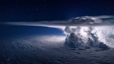 Тихоокеанский шторм с высоты в 11 тысяч метров. ФОТО