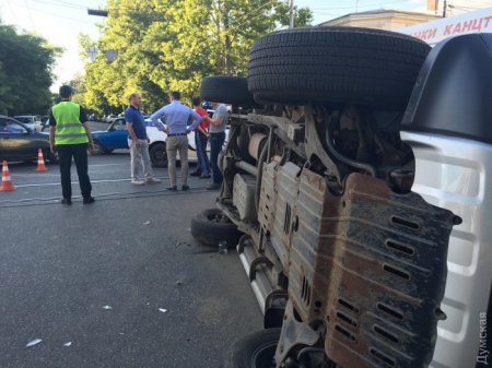 Тройное ДТП в Одессе: разбит очередной полицейский Toyota Prius. ФОТО