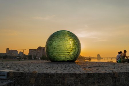 7-тонный стеклянный шар станет новым символом Днепра