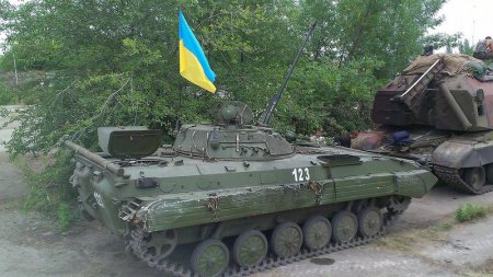 В Луганской области подорвался БМП с украинскими бойцами