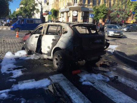 В Киеве взорвался автомобиль руководителя издания "Украинская правда". Погиб известный журналист