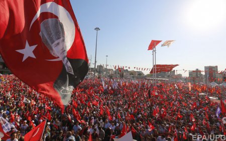 "За демократию" - с такими призывами митингуют в Турции