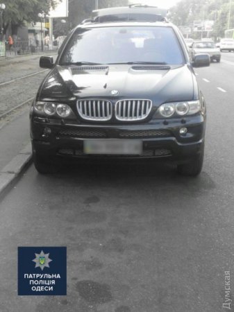 В Одессе пьяный водитель на BMW X5 пытался сбежать от полиции