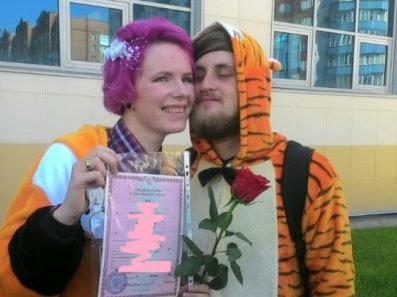 Жених - тигр, невеста - лисичка: россияне явились в ЗАГС в нелепых костюмах