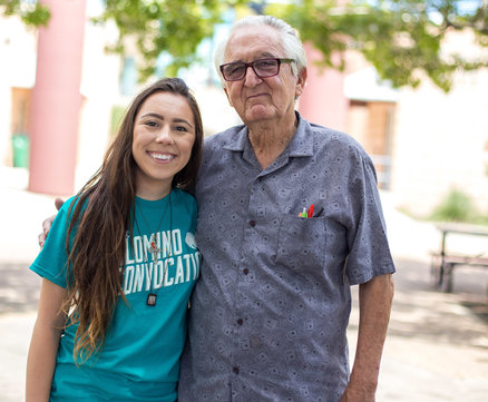 82-летний американец будет учиться в колледже вместе со своей 18-летней внучкой