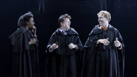 В лондонском Palace Theatre состоялась премьера пьесы "Гарри Поттер и проклятое дитя". ФОТО