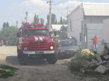 В Мелитополе произошел пожар на частном заводе, вместе с ним горит жилой дом