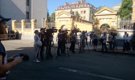 Надежда Савченко с людьми взяла в осаду Банковую. ФОТО. ВИДЕО