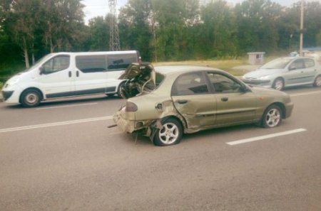 Под Киевом пьяная женщина на внедорожнике протаранила легковушку на скорости 150 км/час и попыталась скрыться