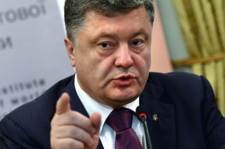 Порошенко распорядился создать военно-гражданские администрации в Луганской области