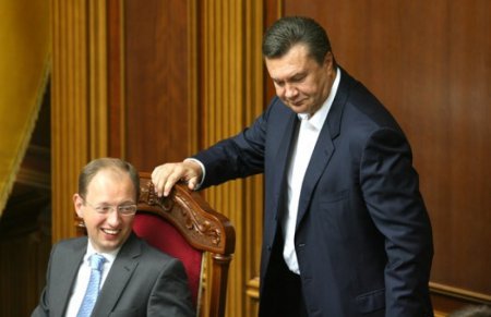 Янукович требует очной ставки с Порошенко и компанией