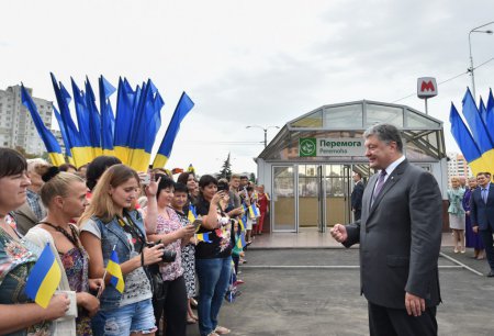Президент открыл новую станцию "Перемога" в Харькове: фото