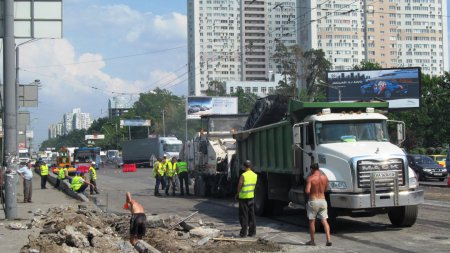 В Киеве, в понедельник, откроют после реконструкции Проспект Победы