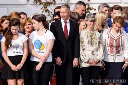 В Сети обсуждают цвет волос дочери Петра Порошенко. ФОТО