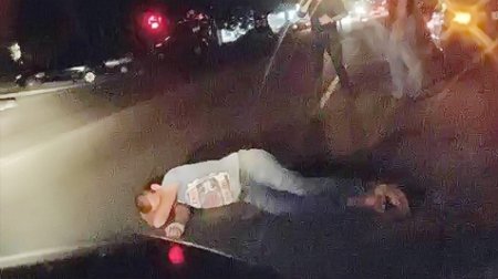 Одесса: пьяный мужчина решил отдохнуть прямо на проезжей части