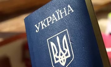 Украинка самовольно сменила "некрасивую" фотографию в паспорте