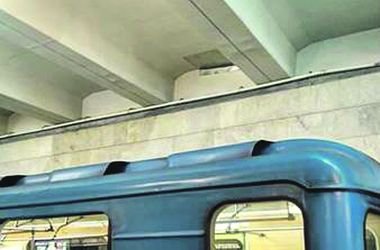Скандал вокруг строительства трехэтажного ТЦ над станцией метро "Героев Днепра" продолжается