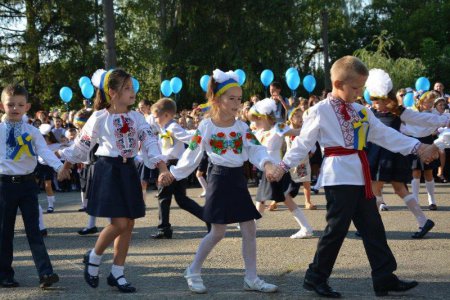 Рекорд в Киеве: в первый класс в одной из столичных школ идут сразу 264 первоклассника