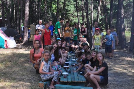 В детском лагере на Сумщине молодые украинцы учатся патриотизму под руководством "Русского культурного центра"