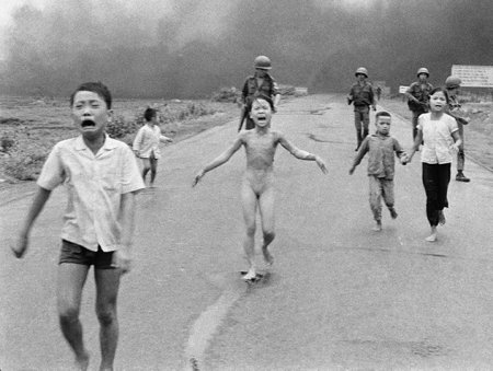 Марка Цукерберга раскритиковали за удаление из Facebook фотографии времен Вьетнамской войны