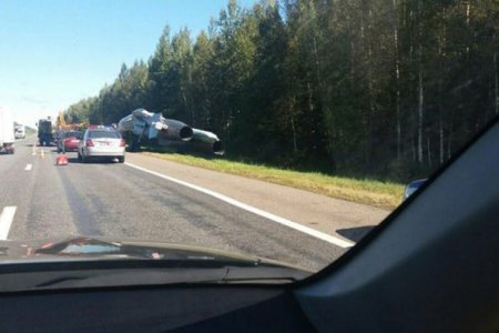 В Беларуси истребитель Су-27 оказался в кювете