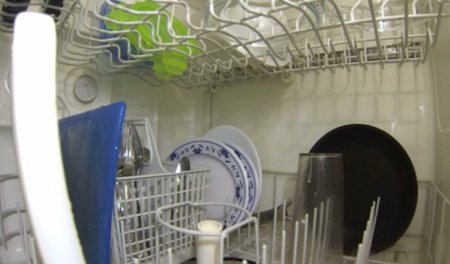 Камера GoPro показала, что происходит внутри посудомоечной машины. ВИДЕО