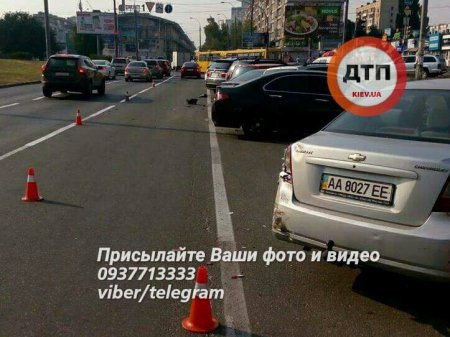 В Киеве пьяным водителем были разбиты 5 припаркованных авто