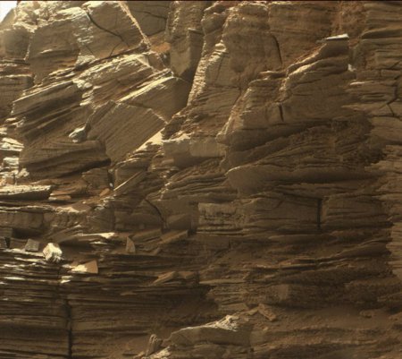 Марсоход Curiosity прислал потрясающие фотографии с Красной планеты