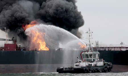 В Мексиканском заливе взорвался нефтяной танкер. ФОТО