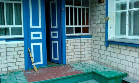 В Черниговской области из гранатомета обстреляли ворота частного дома. ФОТО