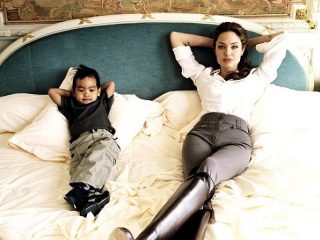 СМИ: В доме Анджелины Джоли побывали агенты ФБР