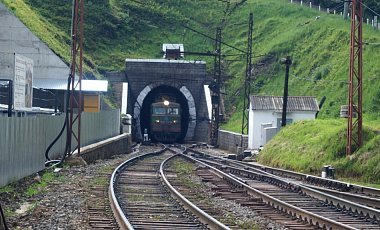 В Карпатах закончилось строительство туннеля, который соединяет Украину с Европой