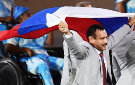 Белорусу, который вынес на Паралимпиаде российский флаг, подарят квартиру в Москве