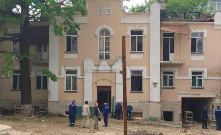В Киеве сегодня молниеносно уничтожили исторический дом - памятник с ромашками