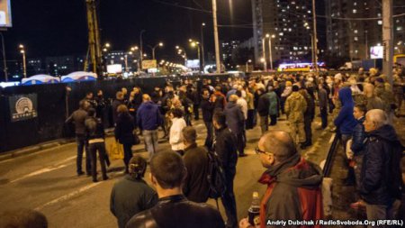 В Киеве началась бессрочная акция протеста против строительства ТРЦ над станцией метро