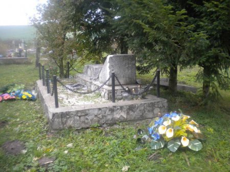 В Польше от рук вандалов пострадал памятник воинам УПА. ФОТО