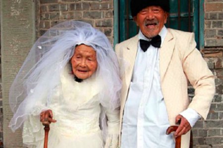В Китае поженились 114-летняя невеста и 71-летний жених