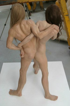 На Ebay продают скульптуру абсолютно голых Джоли и Питта. ФОТО