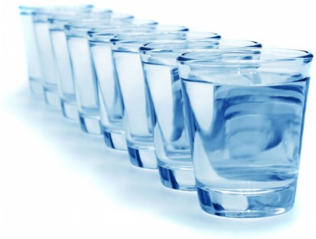 Ученые поставили под сомнение "Правило восьми стаканов воды в день" 