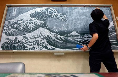 Японец создает невероятные рисунки на обычной школьной доске. ФОТО