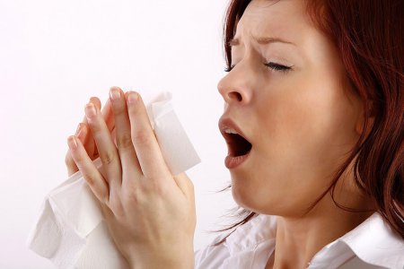 Почему мы желаем здоровья чихнувшему человеку?