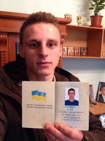 Два украинца сменили имя и фамилию ради нового iPhone 7. Фотофакт